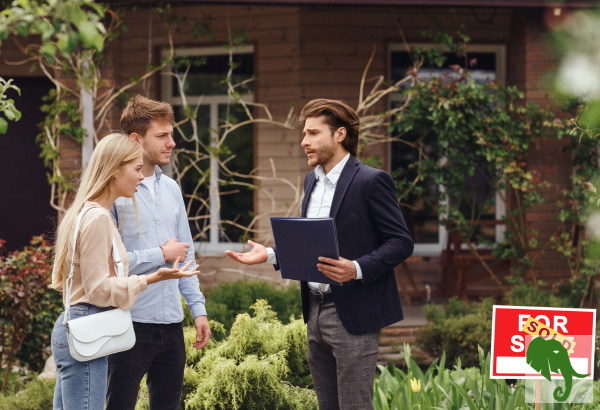 client arguing with a realator out in front of a house